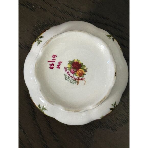 Royal Albert Old Country Roses Candleholder-A Little Garden of Bone China Blooms - Picture 5 of 6